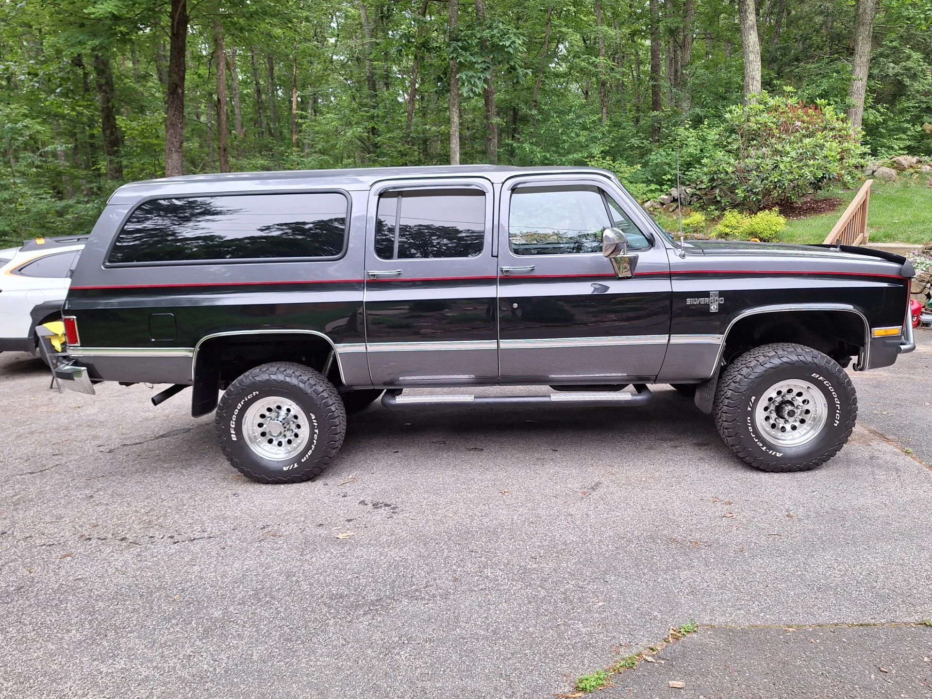 Chevrolet-Suburban-4wd-2500-1987-Black-Gray