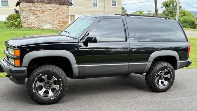 Chevrolet-Tahoe-1996-SUV-1