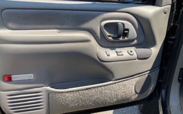 Chevrolet-Tahoe-1996-SUV-12