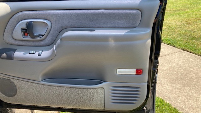 Chevrolet-Tahoe-1996-SUV-17