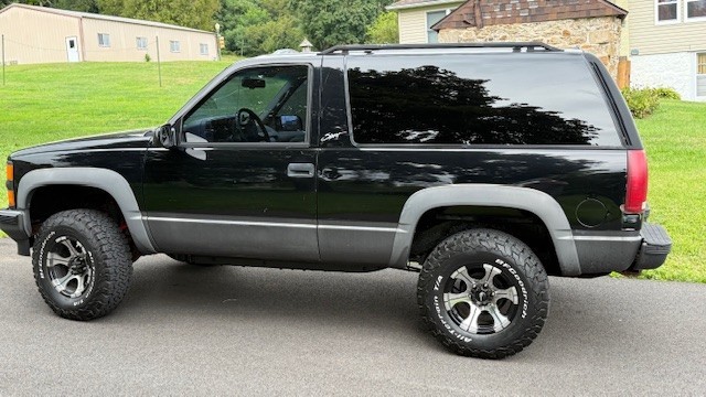 Chevrolet-Tahoe-1996-SUV-2