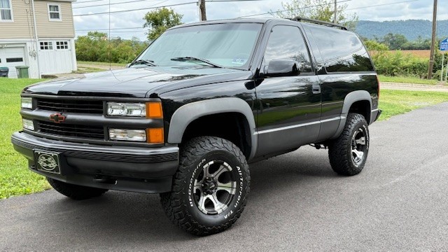 Chevrolet-Tahoe-1996-SUV