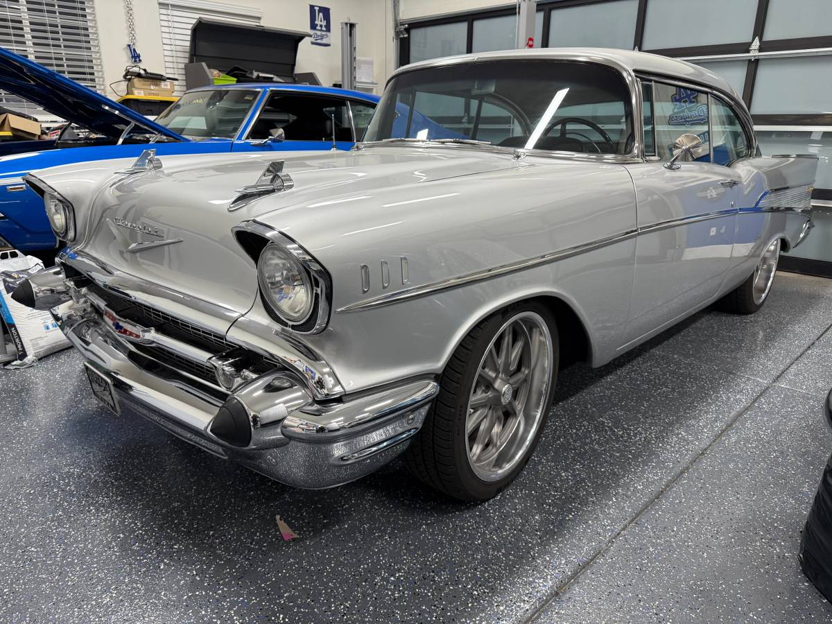 Chevrolet-belair-1957-custom-13