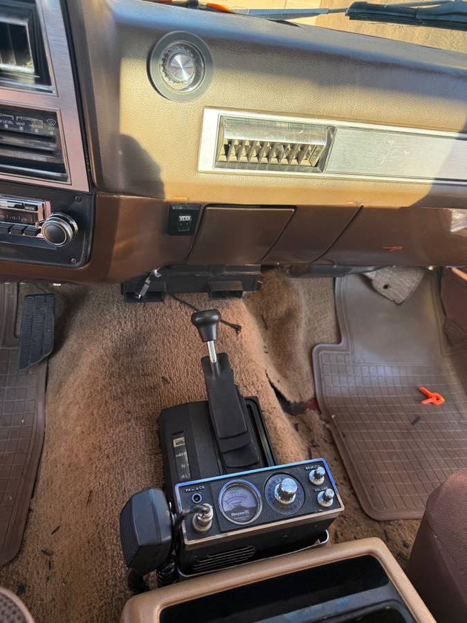 Chevrolet-blazer-1981-brown-11