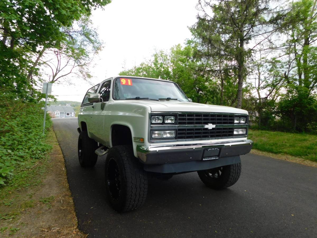 Chevrolet-blazer-1991-white-1