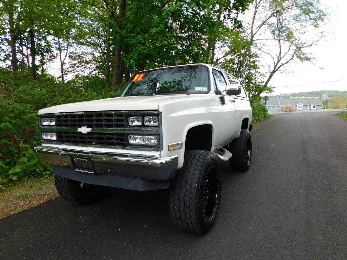 Chevrolet-blazer-1991-white-2