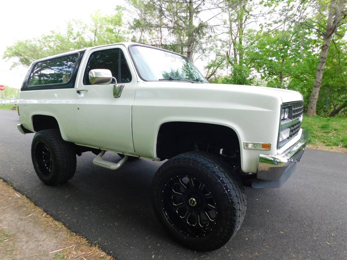 Chevrolet-blazer-1991-white-3