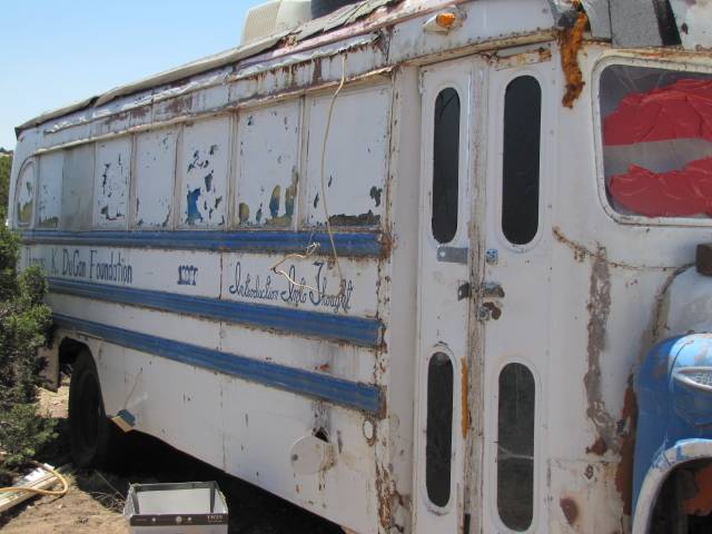 Chevrolet-bus-1957-white-2