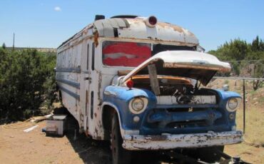 Chevrolet-bus-1957-white-3