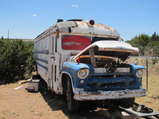 Chevrolet-bus-1957-white-3