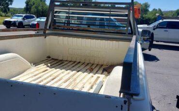 Chevrolet-c-2500-1985-white-10