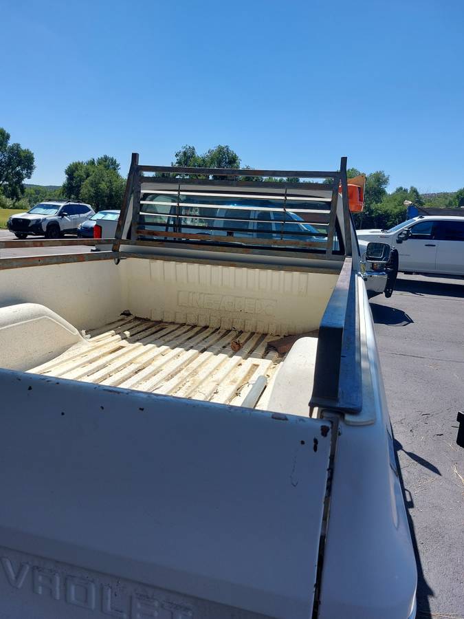 Chevrolet-c-2500-1985-white-10
