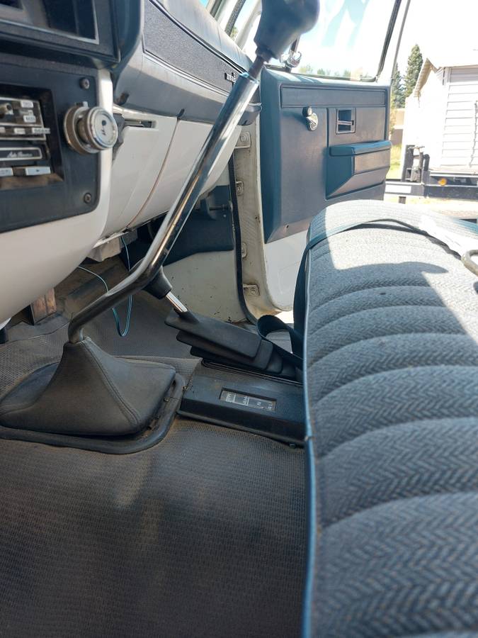 Chevrolet-c-2500-1985-white-6