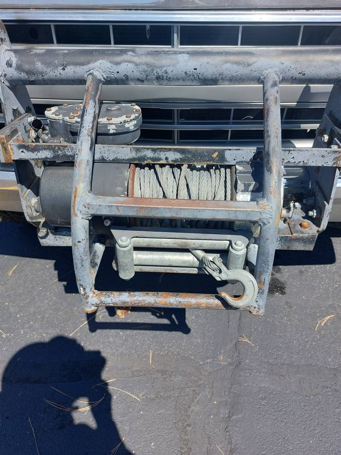 Chevrolet-c-2500-1985-white-8