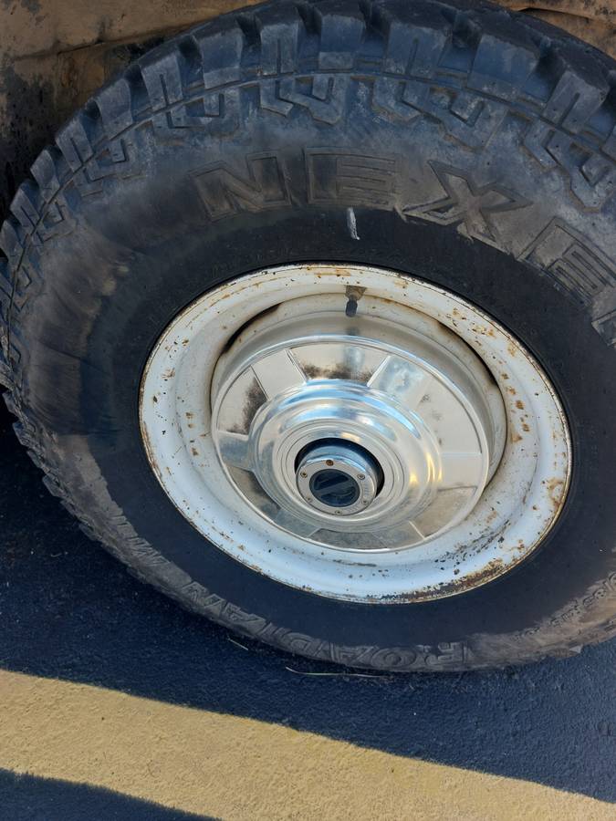 Chevrolet-c-2500-1985-white-9