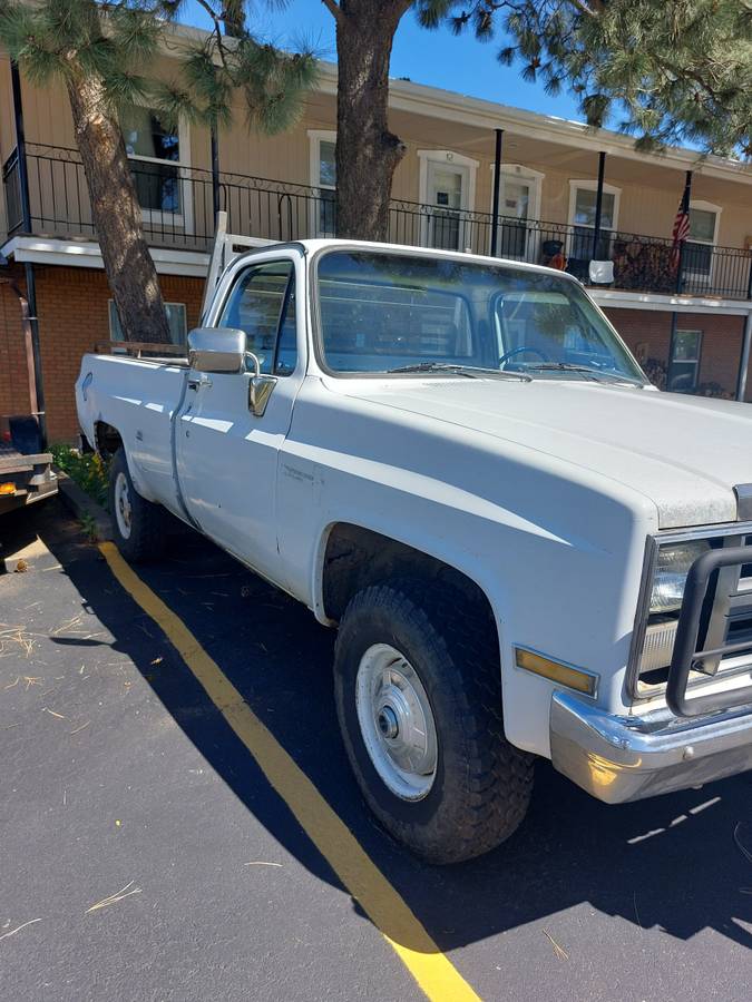 Chevrolet-c-2500-1985-white