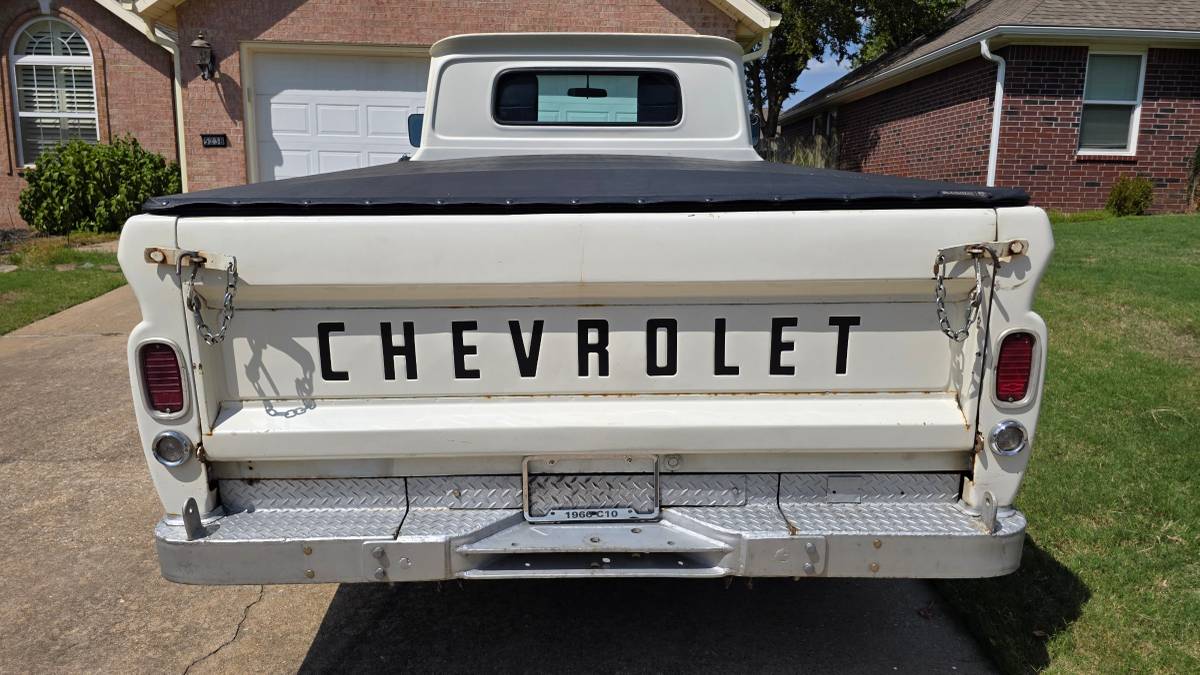 Chevrolet-c10-1966-white-14