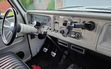 Chevrolet-c10-1966-white-18