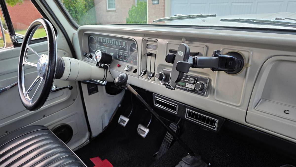 Chevrolet-c10-1966-white-18