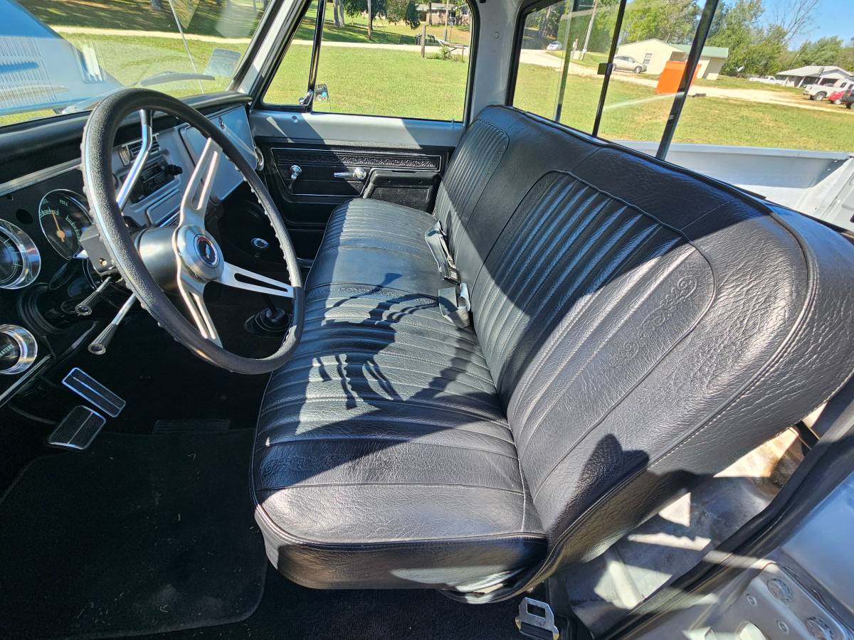 Chevrolet-c10-deluxe-1972-17