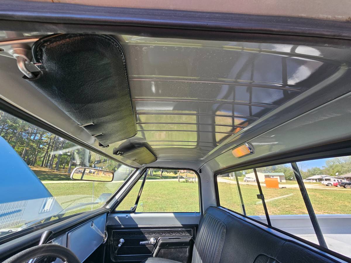 Chevrolet-c10-deluxe-1972-18
