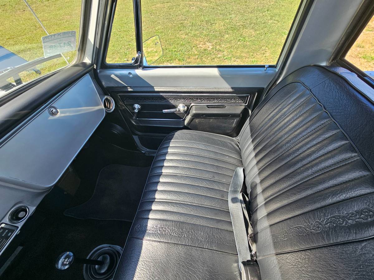 Chevrolet-c10-deluxe-1972-19