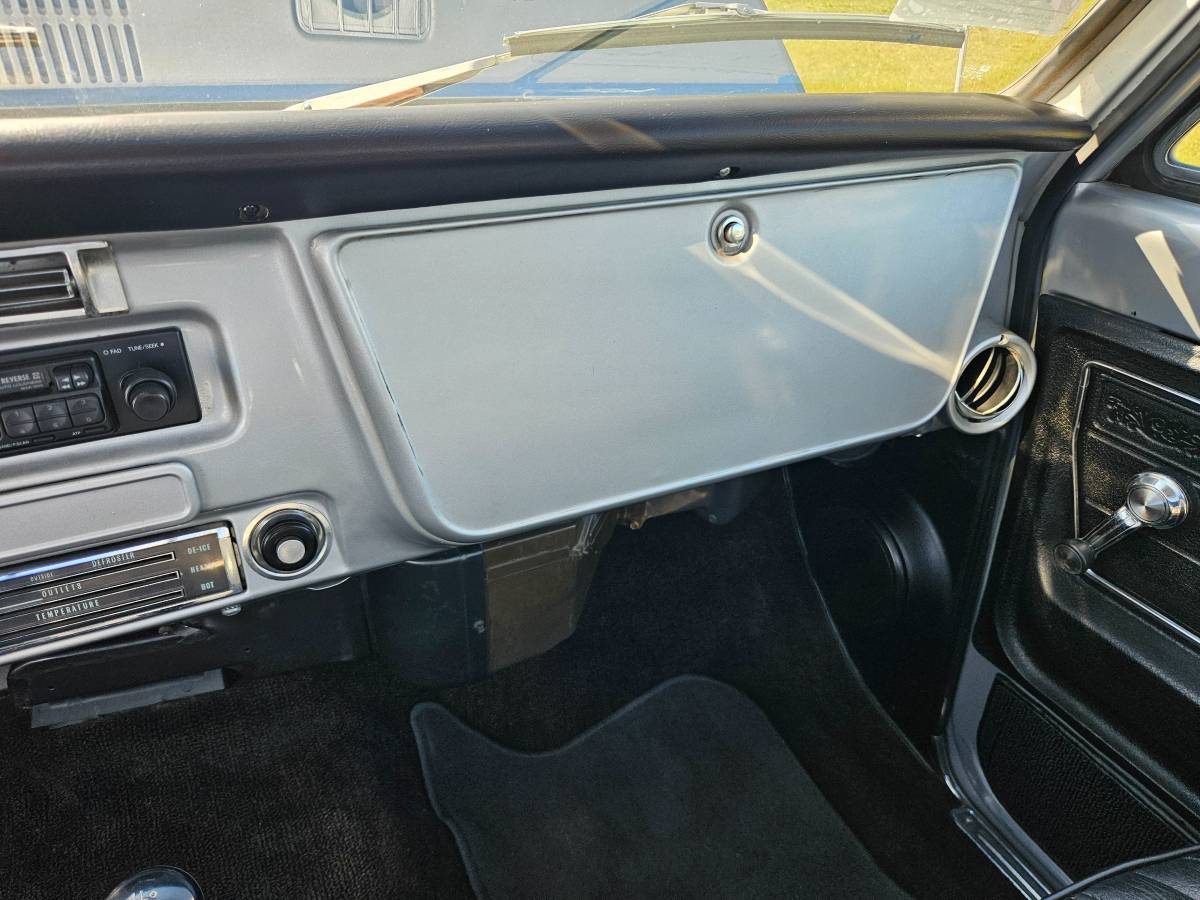 Chevrolet-c10-deluxe-1972-21