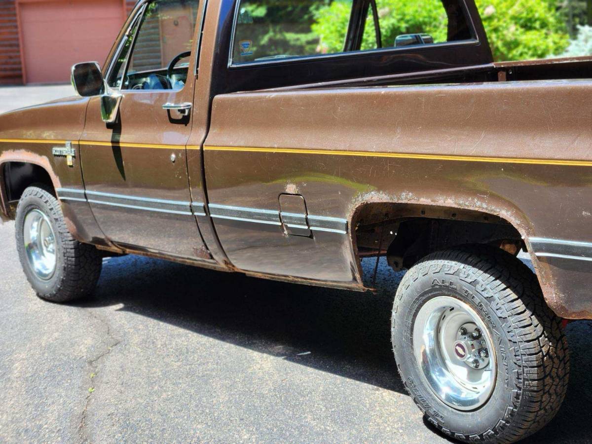 Chevrolet-c10-longbed-1985-brown-2