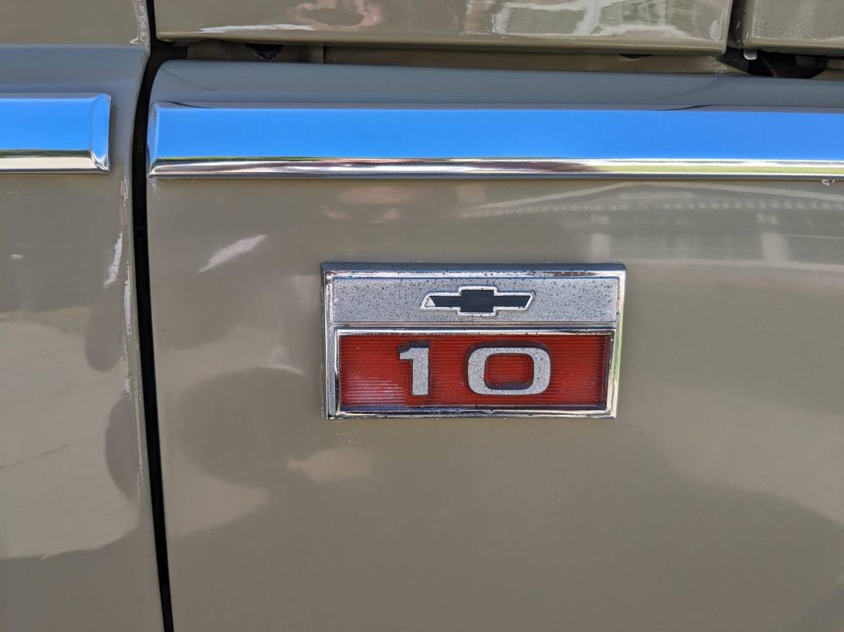 Chevrolet-c10-pickup-1966-brown-6