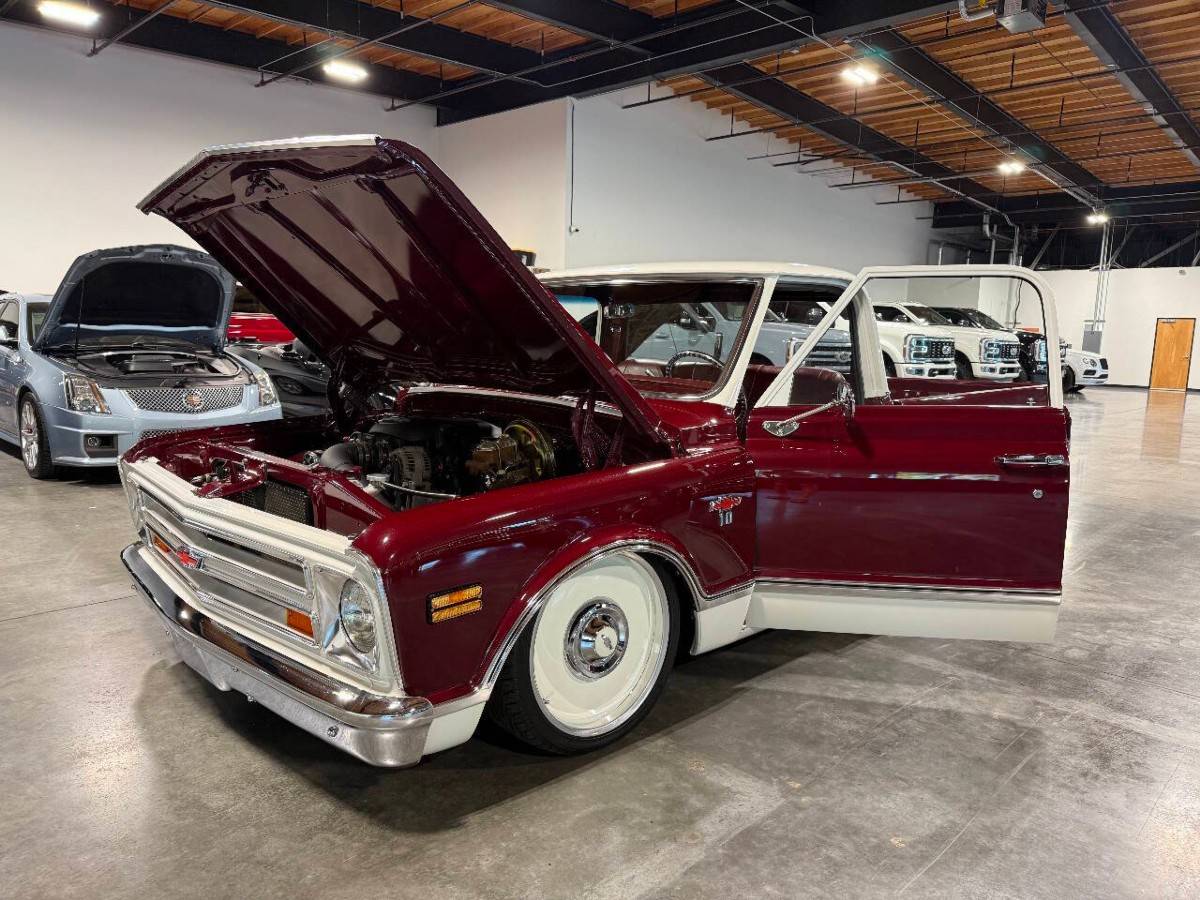 Chevrolet-c10-restomod-1968-11