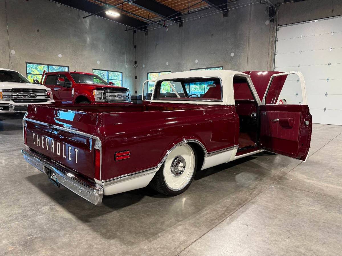 Chevrolet-c10-restomod-1968-30
