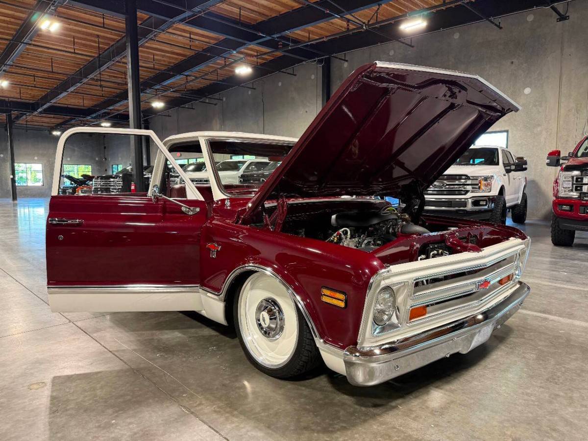 Chevrolet-c10-restomod-1968-31