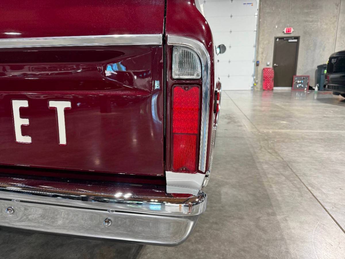 Chevrolet-c10-restomod-1968-34