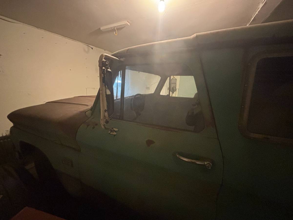 Chevrolet-c10-suburban-1970-2