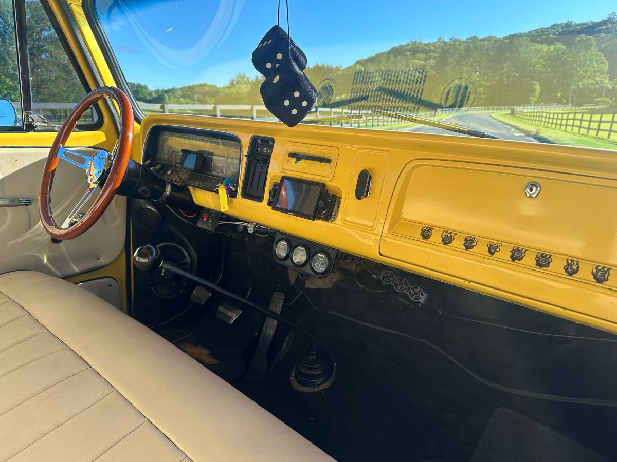 Chevrolet-c20-1965-yellow-10