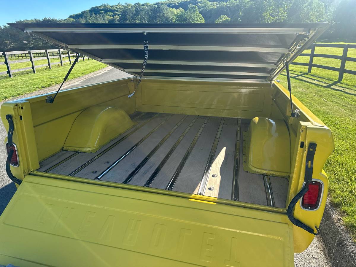 Chevrolet-c20-1965-yellow-22