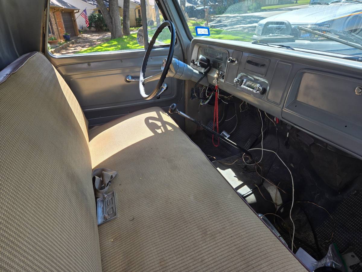 Chevrolet-c20-1966-custom-9