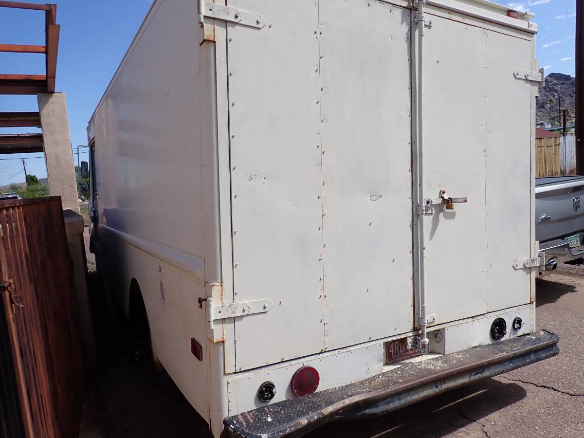 Chevrolet-c30-box-van-1982-1