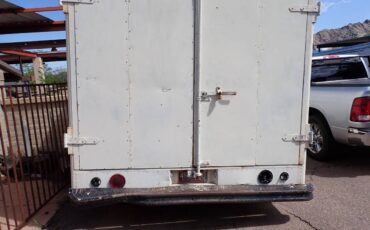 Chevrolet-c30-box-van-1982-5