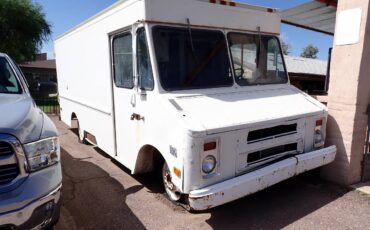 Chevrolet-c30-box-van-1982-7