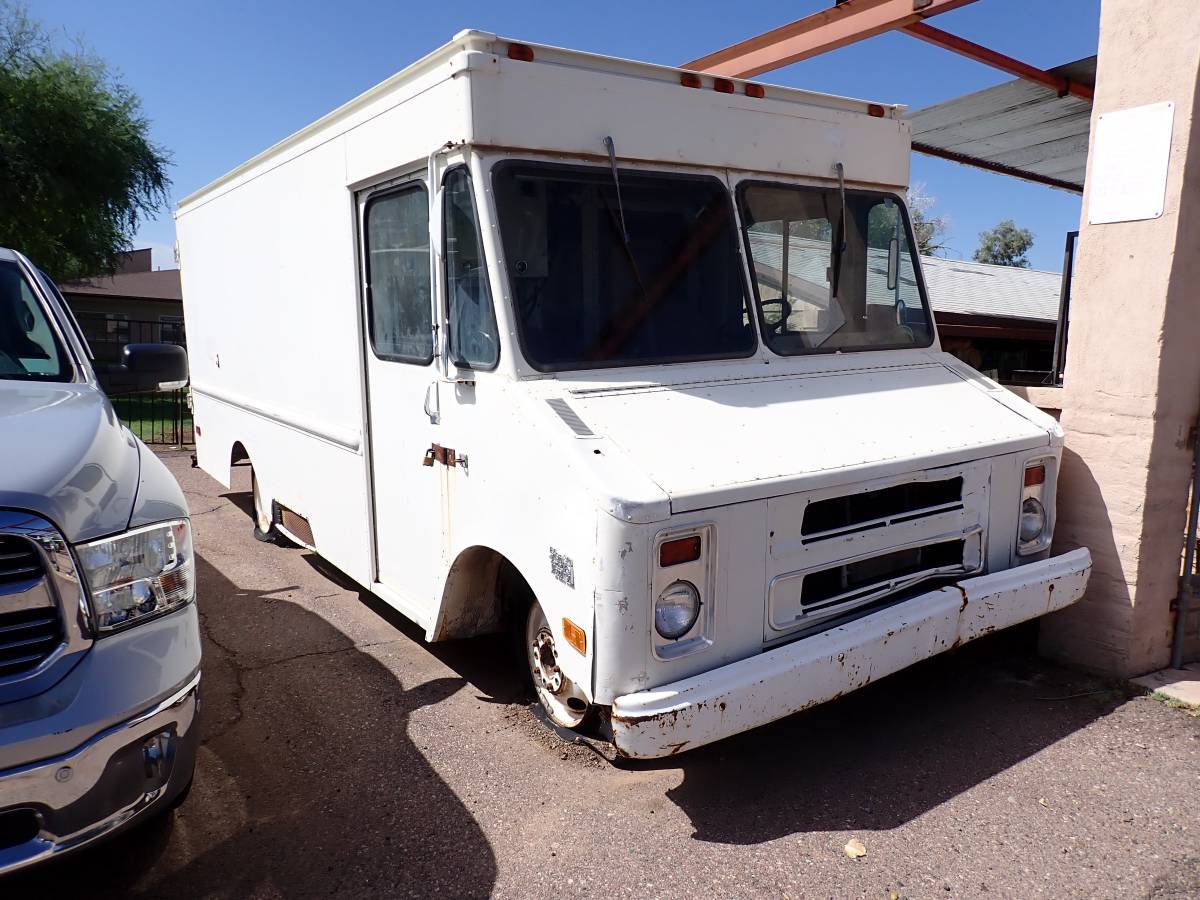 Chevrolet-c30-box-van-1982-7