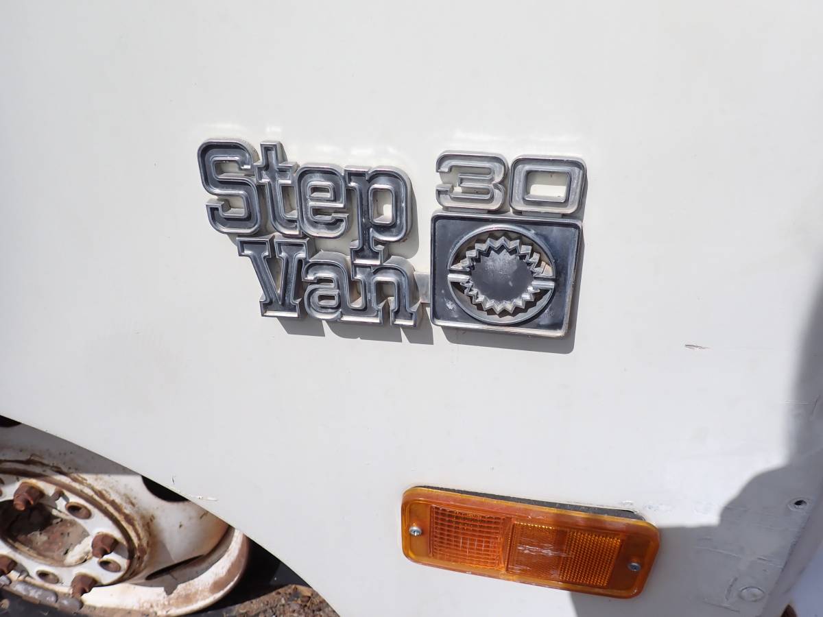 Chevrolet-c30-box-van-1982-8