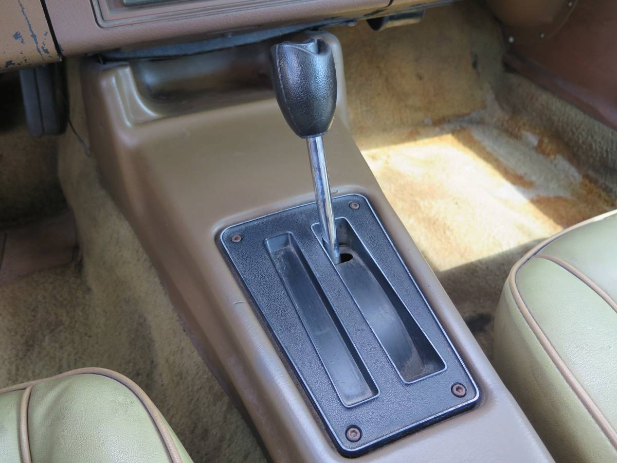 Chevrolet-camaro-1977-custom-18