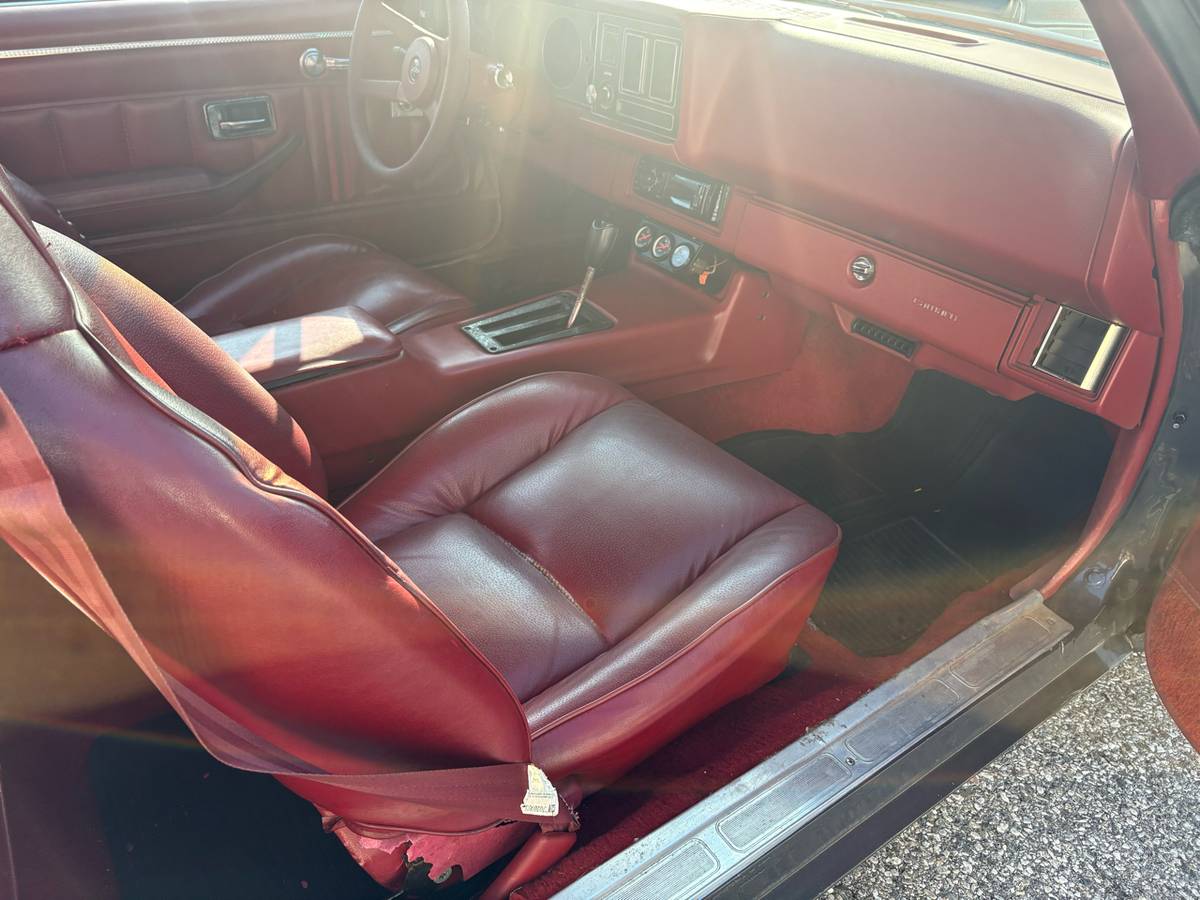 Chevrolet-camaro-1980-grey-17