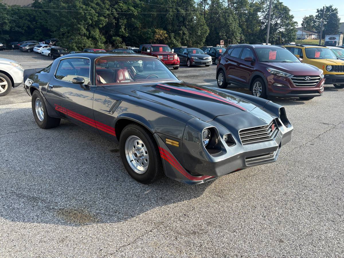 Chevrolet-camaro-1980-grey-2
