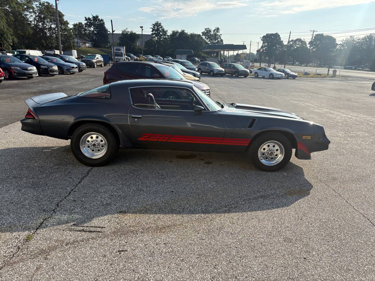 Chevrolet-camaro-1980-grey-3