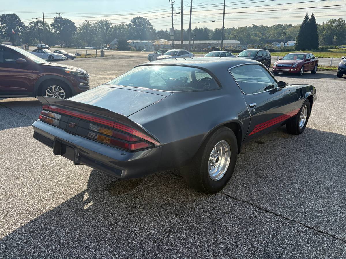 Chevrolet-camaro-1980-grey-4