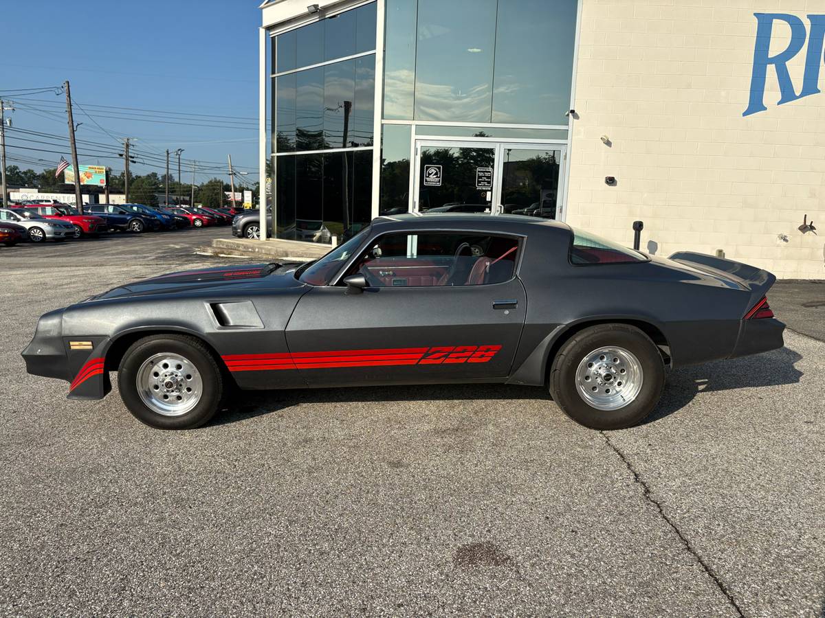 Chevrolet-camaro-1980-grey-7