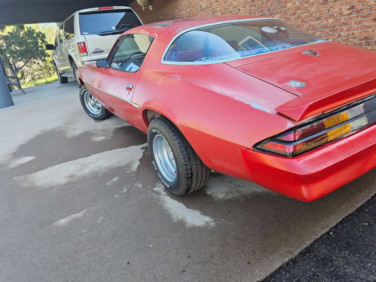 Chevrolet-camaro-1980-red-5