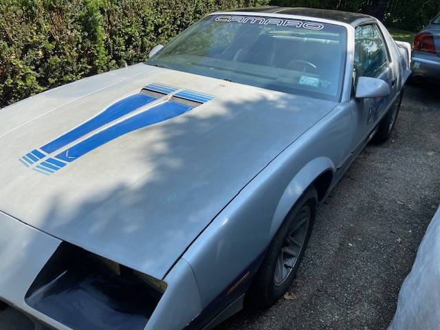 Chevrolet-camaro-1982-silver-1
